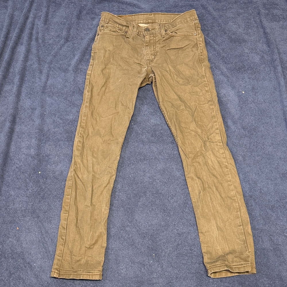 Old/vintage wrinkly Levi skinny jeans.